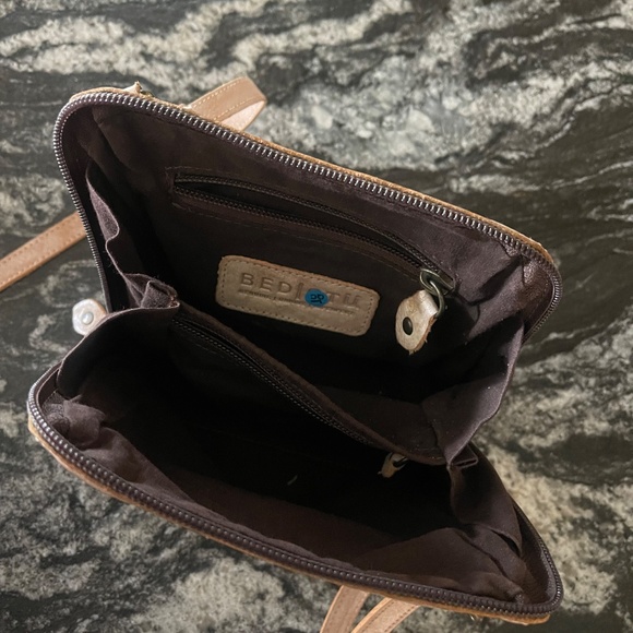 BedStu Ventura Crossbody Bag - Picture 3 of 6